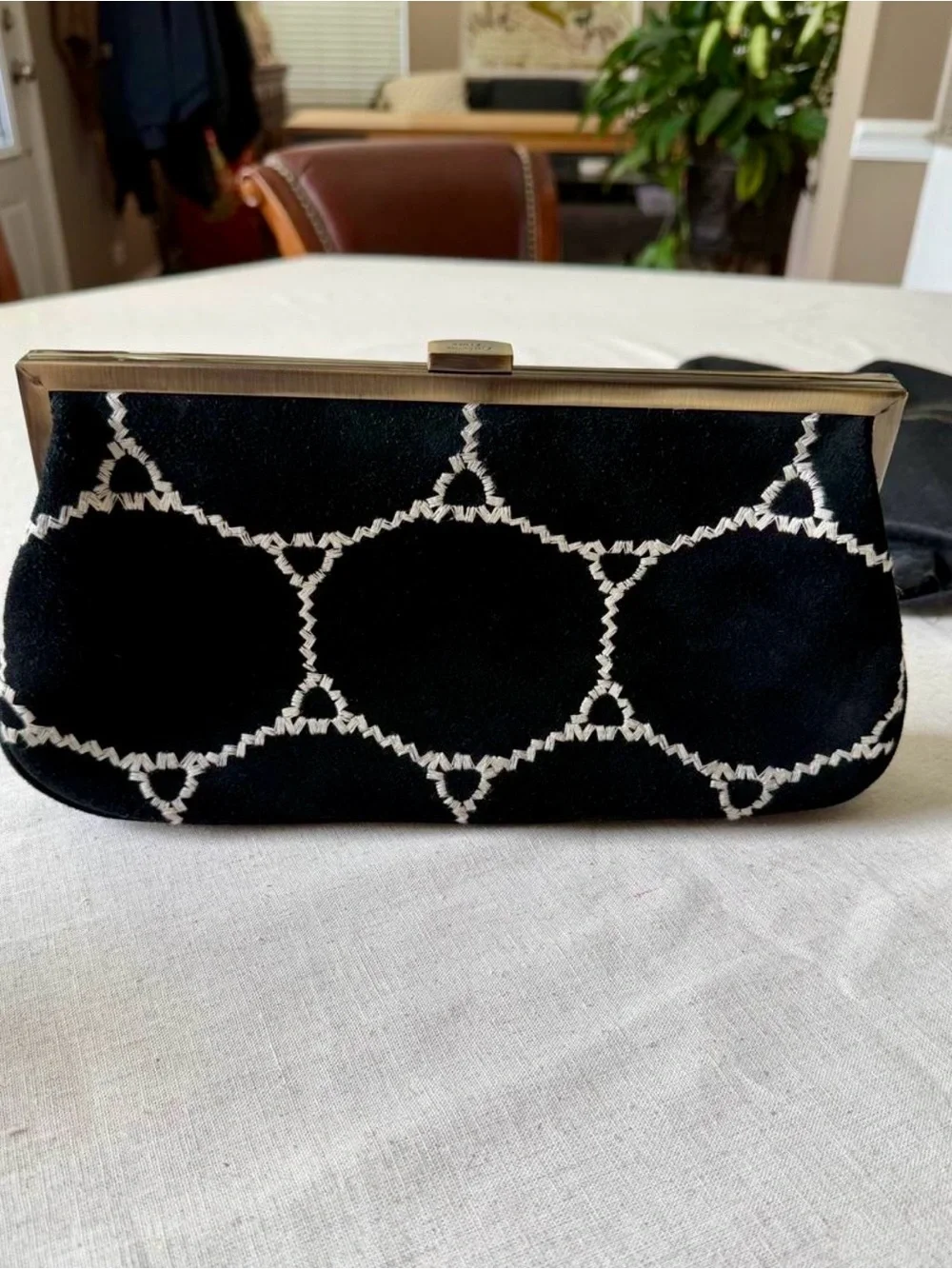 ISABELLA FIORE Black Embroidered Floral Frame Clutch with shoulder strap